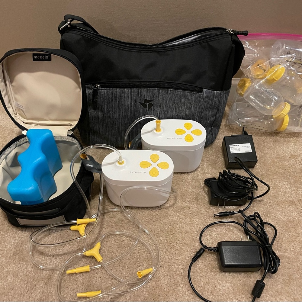 2 Medela Pump in Style and Travel Bag/Cooler